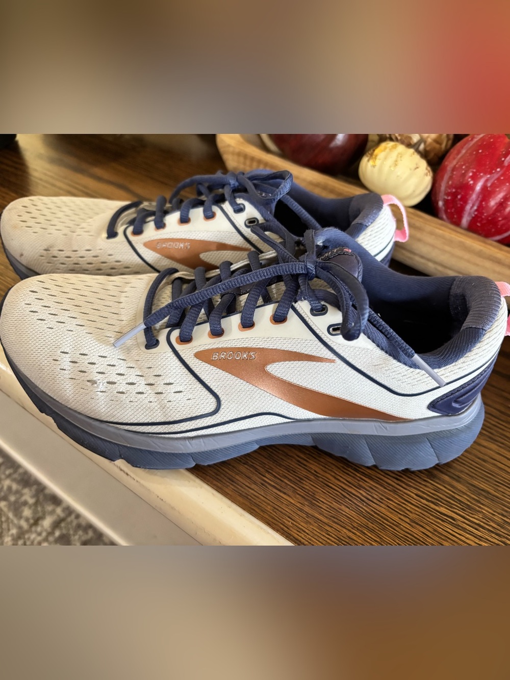Brooks Transmit 3 shoes women’s size 9.5
